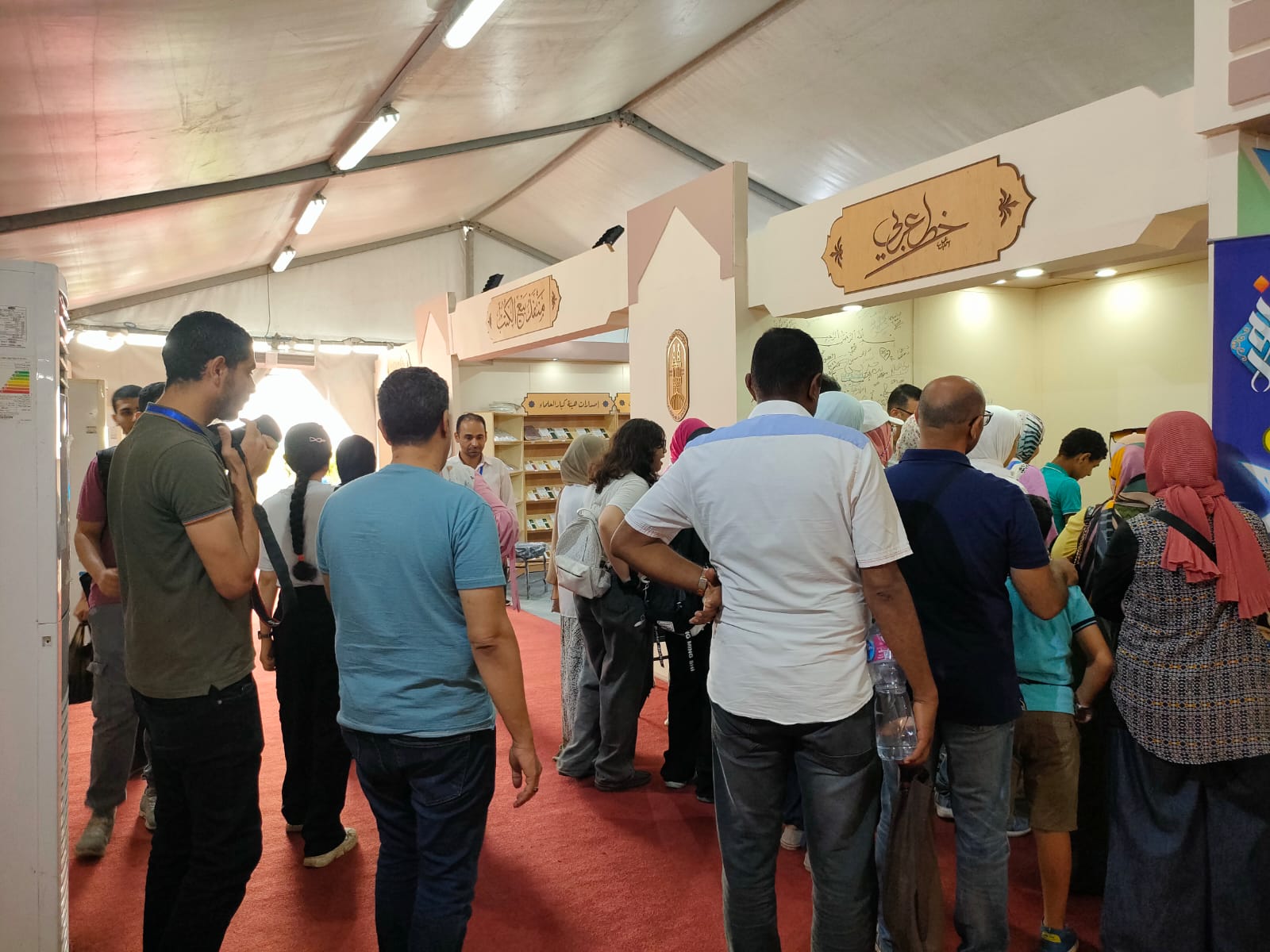 إقبال علي جناح الأزهر الشريف بمعرض الكتاب بمكتبة الإسكندرية