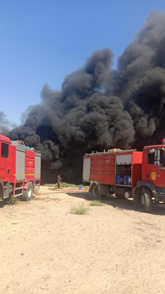 السيطرة حريق فى مخزن مخلفات فى أبوصوير  (10)