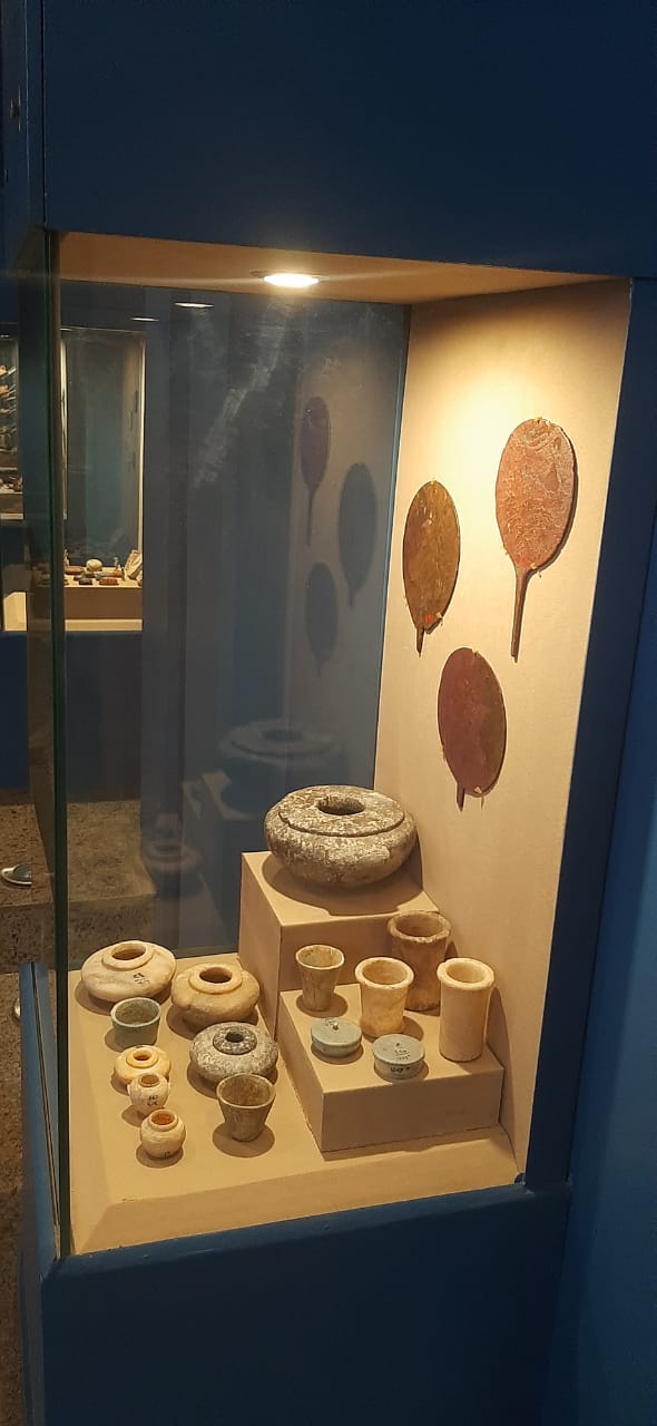 قطع أثرية بمتحف تل بسطا
