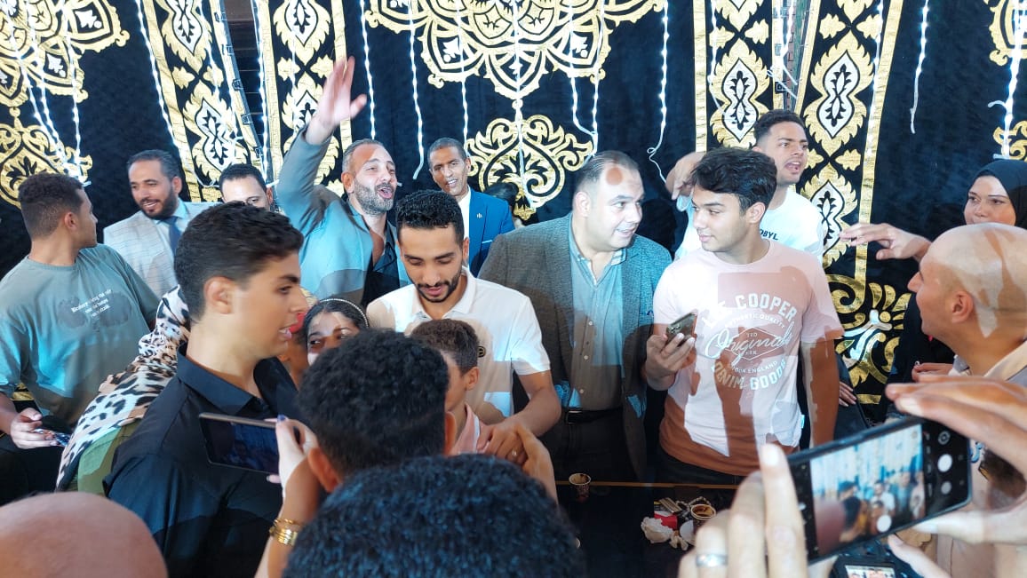 حفل زفاف شعبي للاعب كريم فؤاد بمسقط رأسه بالغربية   (1)