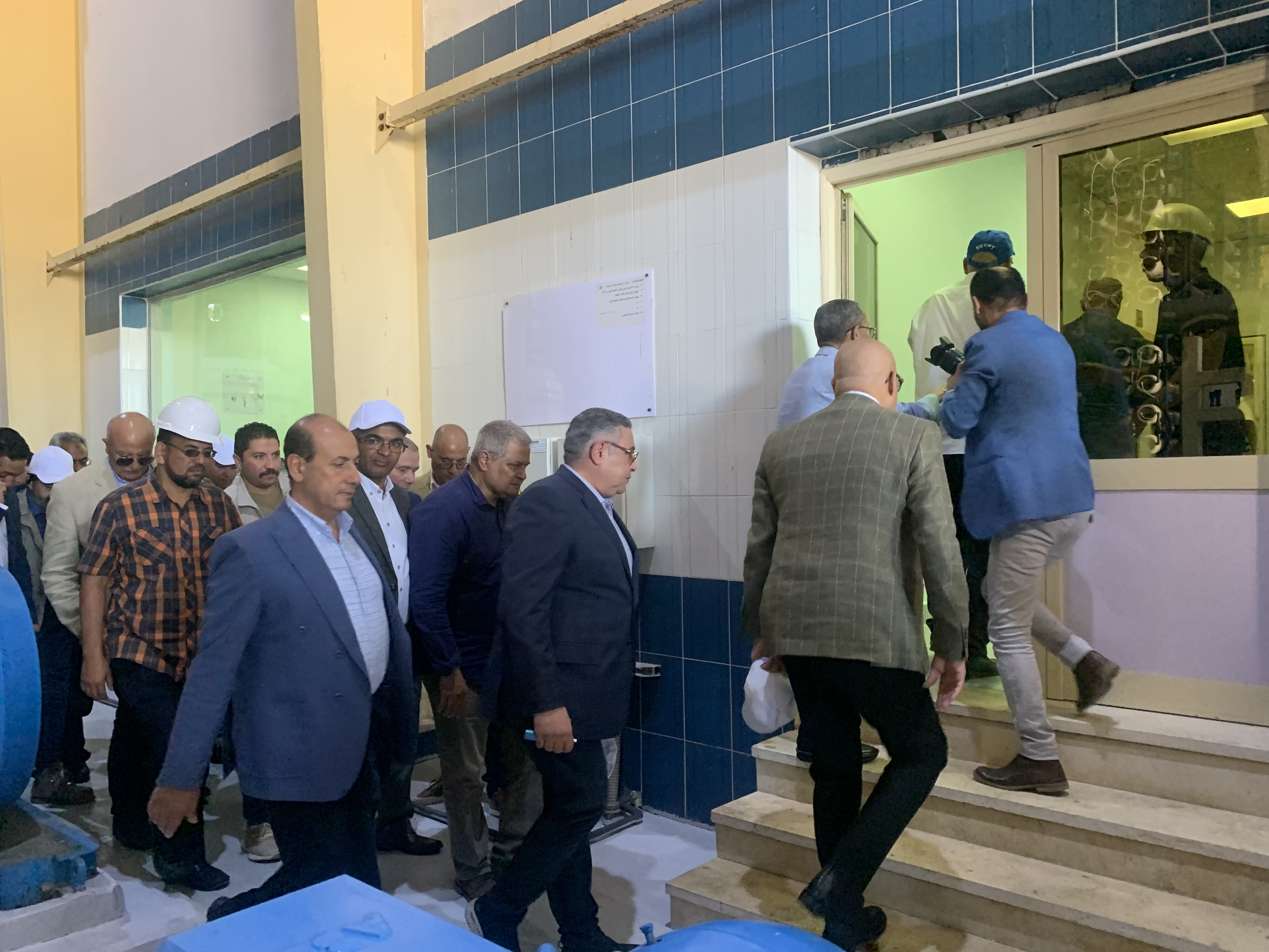 وزير الإسكان يتفقد محطة اليسر لتحلية المياه بمدينة الغردقة (6)