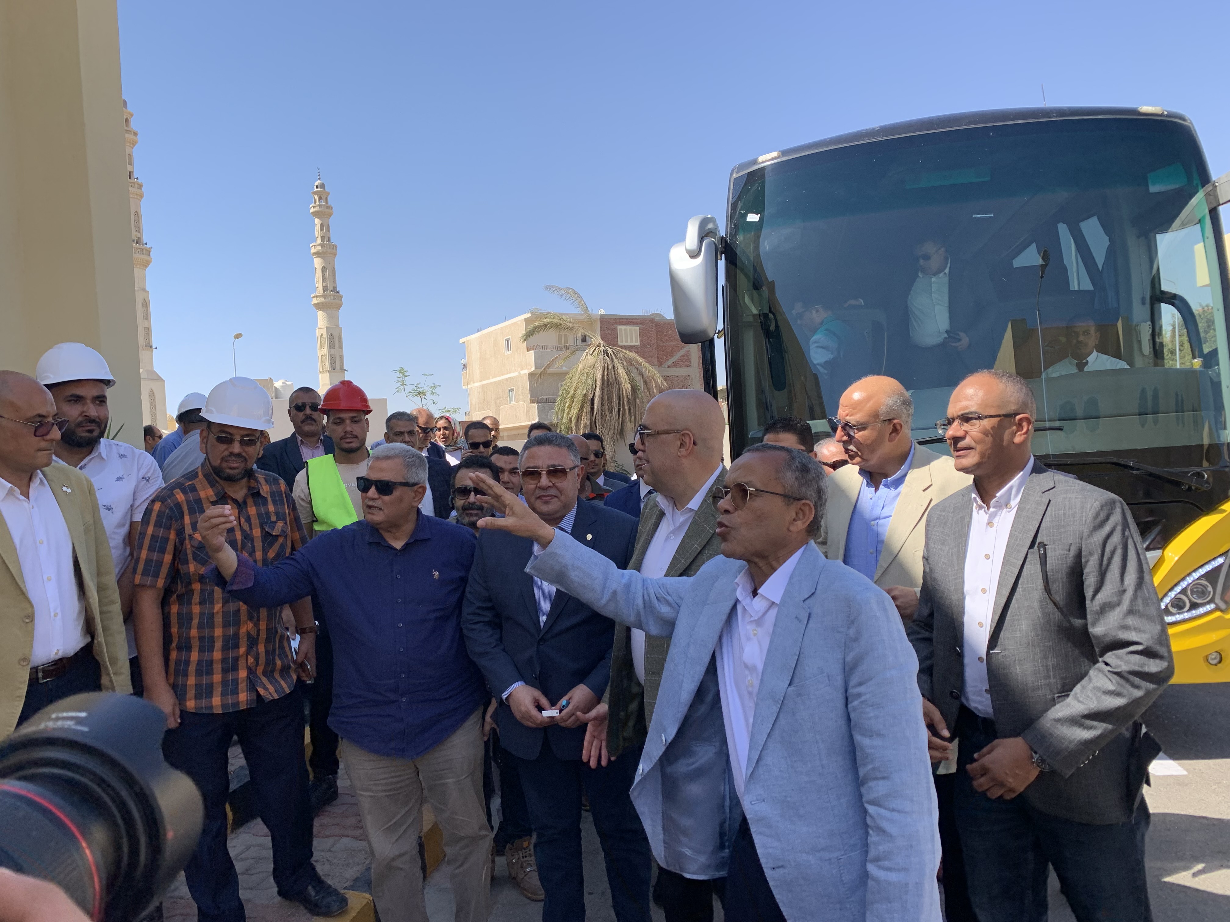 وزير الإسكان يتفقد محطة اليسر لتحلية المياه بمدينة الغردقة (2)