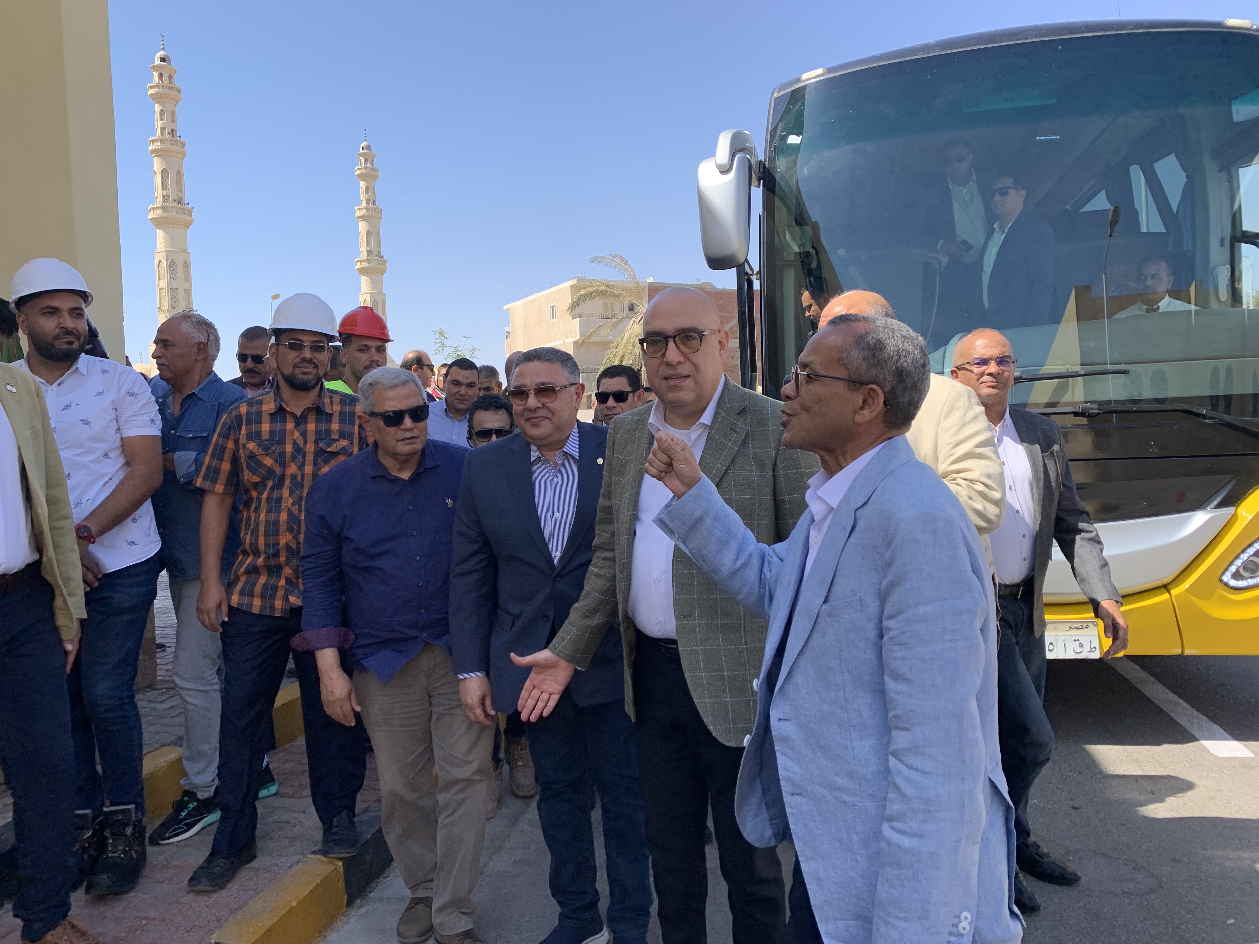 وزير الإسكان يتفقد محطة اليسر لتحلية المياه بمدينة الغردقة (1)
