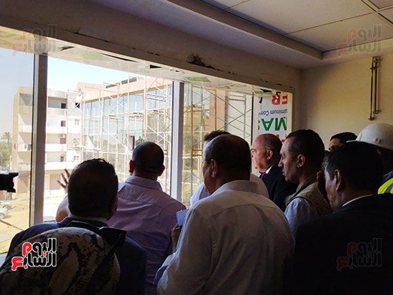 وزير-الصحة-يتفقد-الأعمال-النهائية-لمستشفى-نجع-حمادى-المركزى-(5)