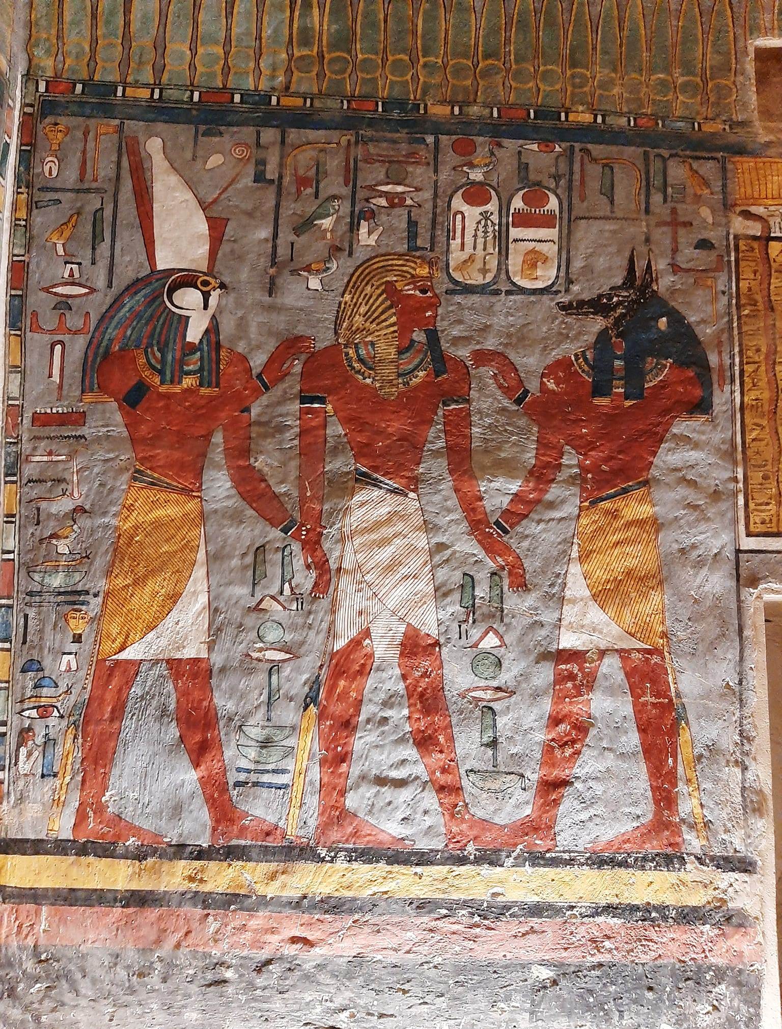 الألوان الفرعونية محفوظة بقلب مقابر وادي الملوك والملكات