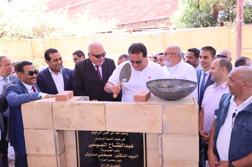 وزير الصحة يتفقد أعمال الإنشاء الجديد لمستشفى دشنا المركزي (3)
