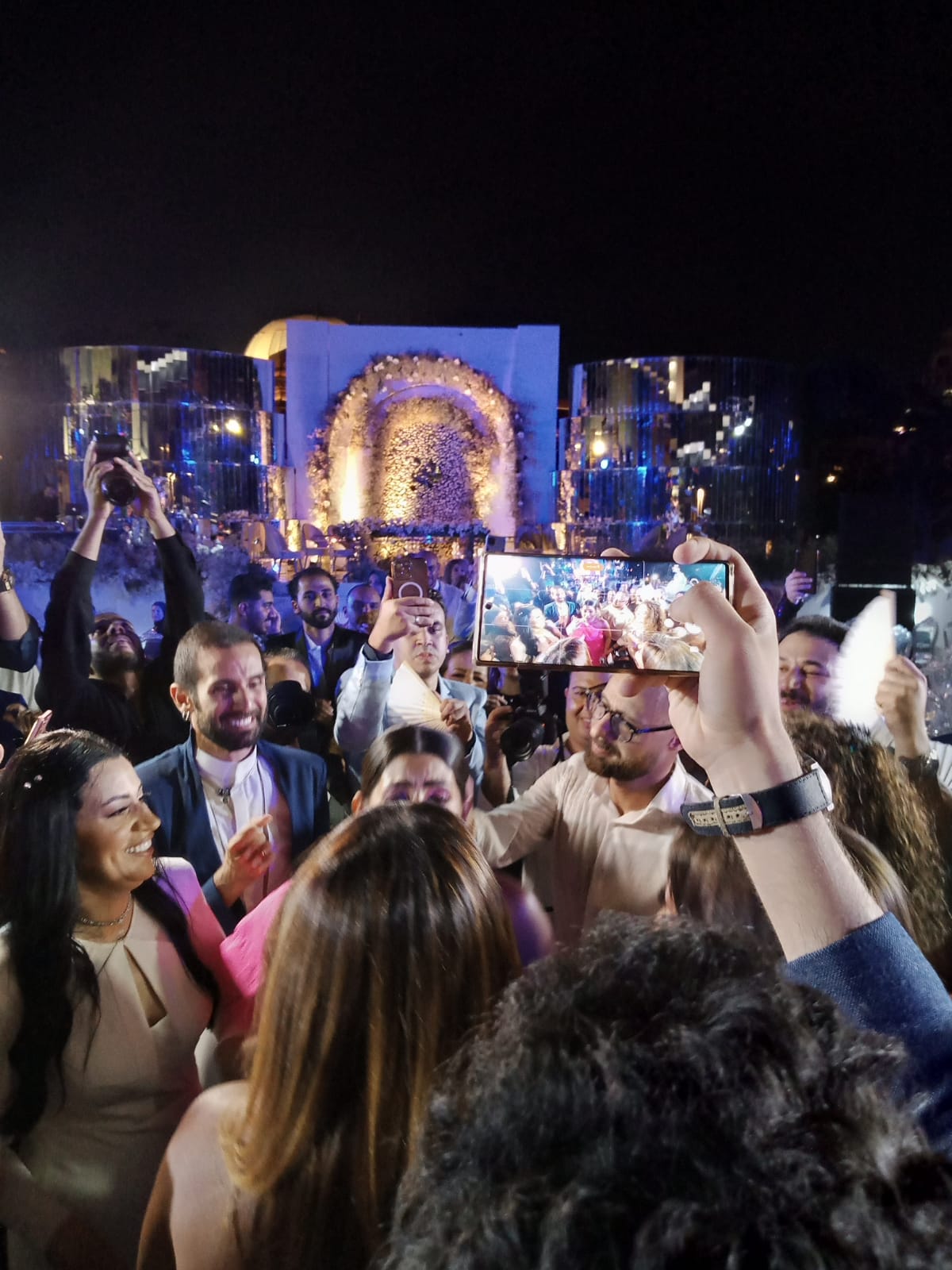 هاني الطمباري والمخرجة بتول عرفة يحتفلان بعقد قرانهما بحضور نجوم مصر (8)