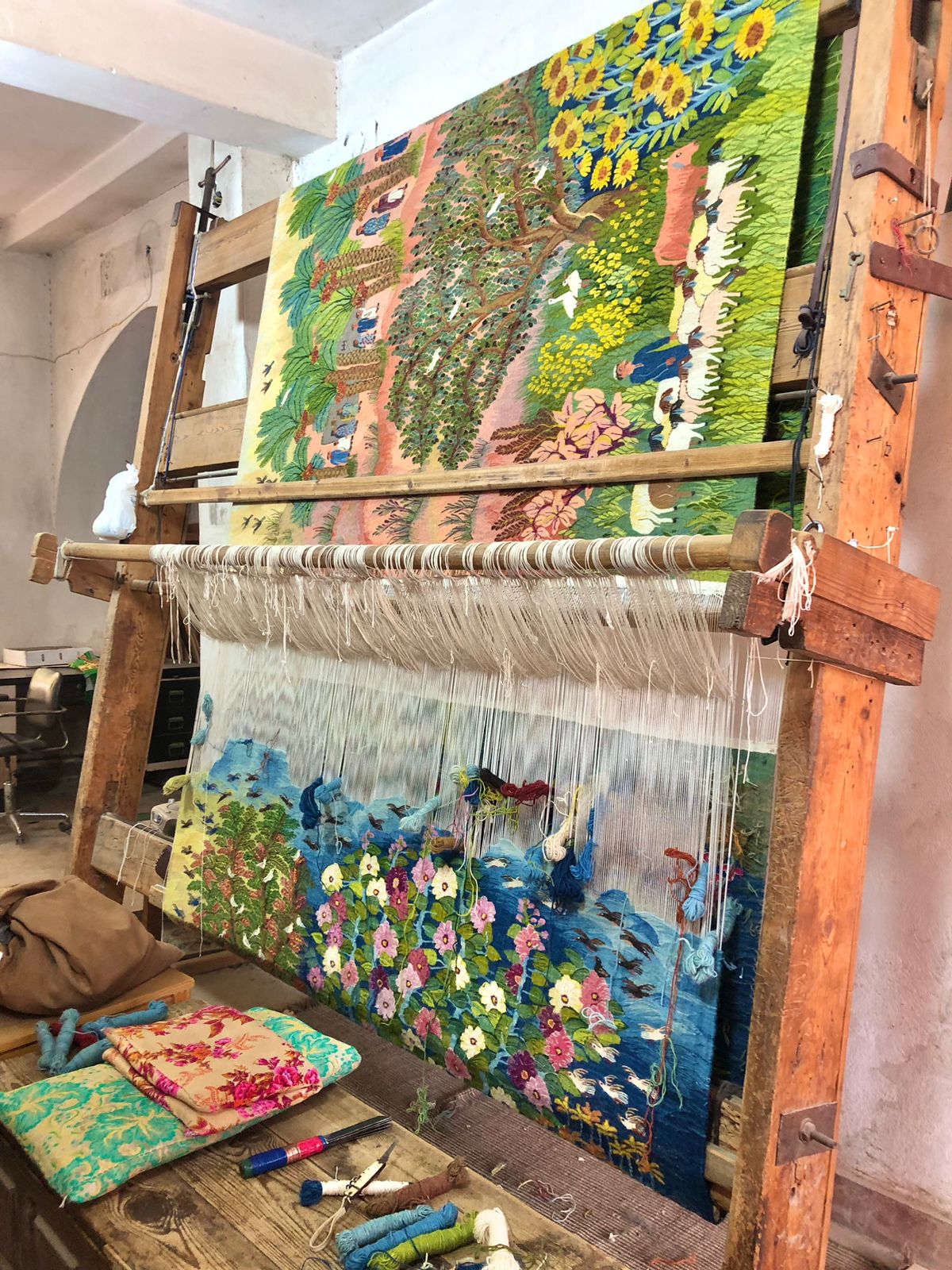 صناعة السجاد اليدوي في قرية الحرانية (10)