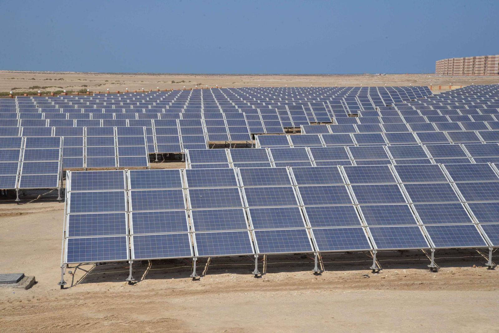 محطة إنتاج الكهرباء من الطاقة الشمسية بجمصة  (1)
