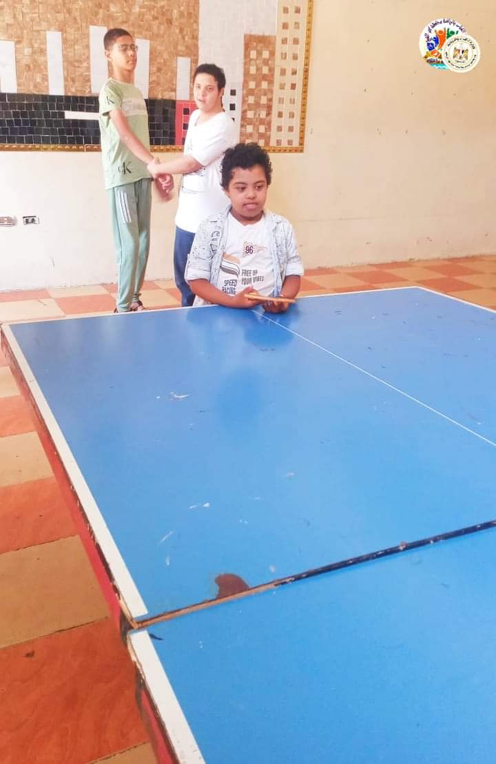 أطفال التوحد بشباب كفر الشيخ فى تدريب خاص لتنس الطاولة (2)