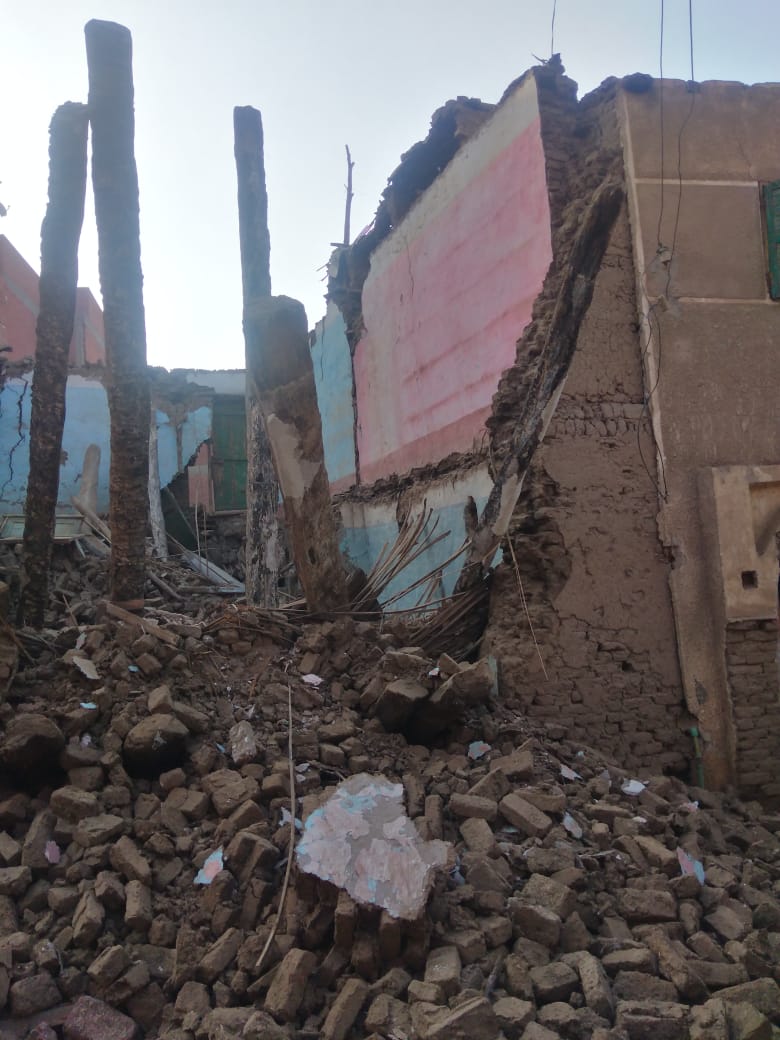 انهيار منزل مكون من طابقين بقرية الدوية فى بنى سويف (2)