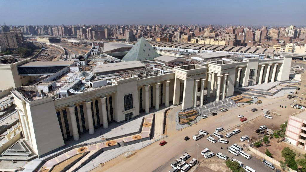  أعمال التشطيبات النهائية بمحطة سكك حديد صعيد مصر (31)
