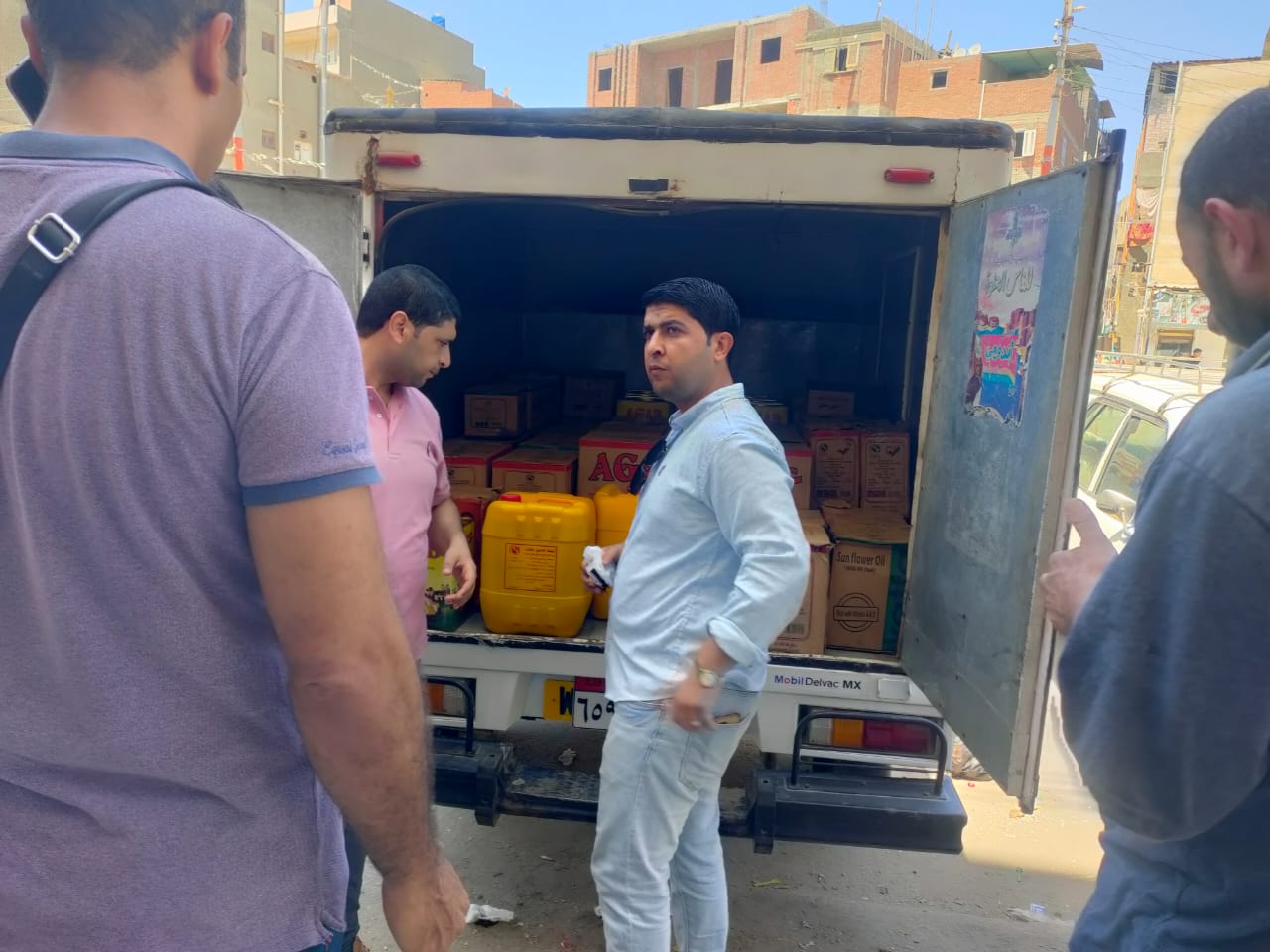 ضبط سلع غذائية ضبط سلع غذائية
