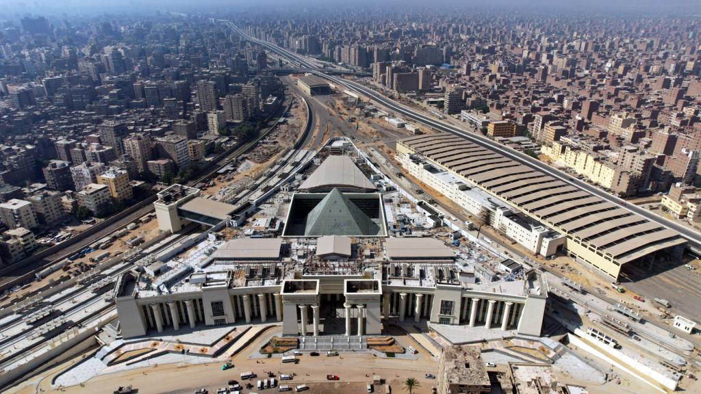  أعمال التشطيبات النهائية بمحطة سكك حديد صعيد مصر (23)