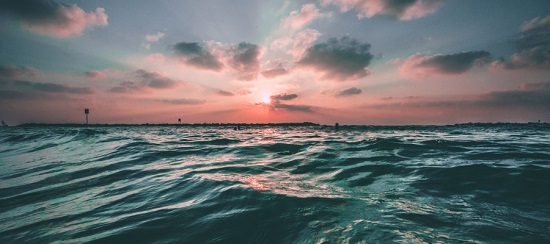 تفسير رؤية البحر والعوم فيه: دلالات نفسية ودينية صادمة - الجانب النفسي لتفسير الرؤية