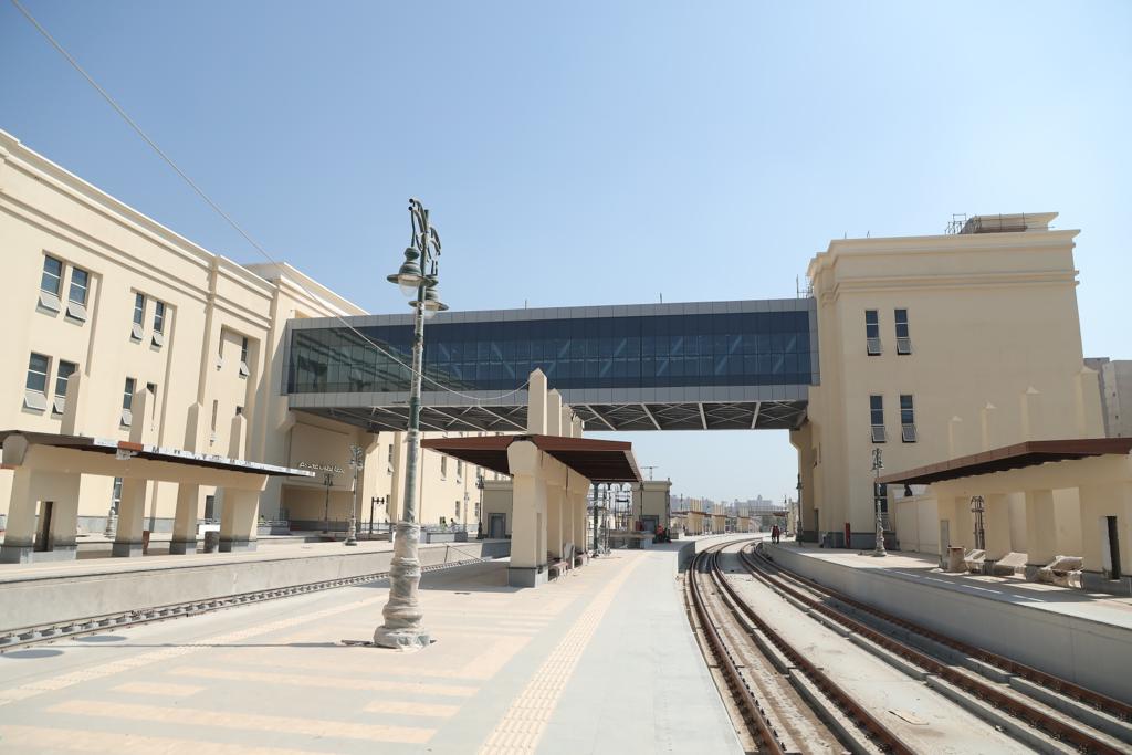  أعمال التشطيبات النهائية بمحطة سكك حديد صعيد مصر (26)