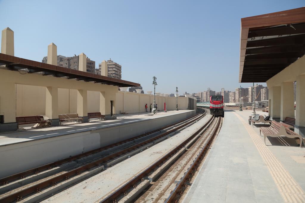  أعمال التشطيبات النهائية بمحطة سكك حديد صعيد مصر (42)