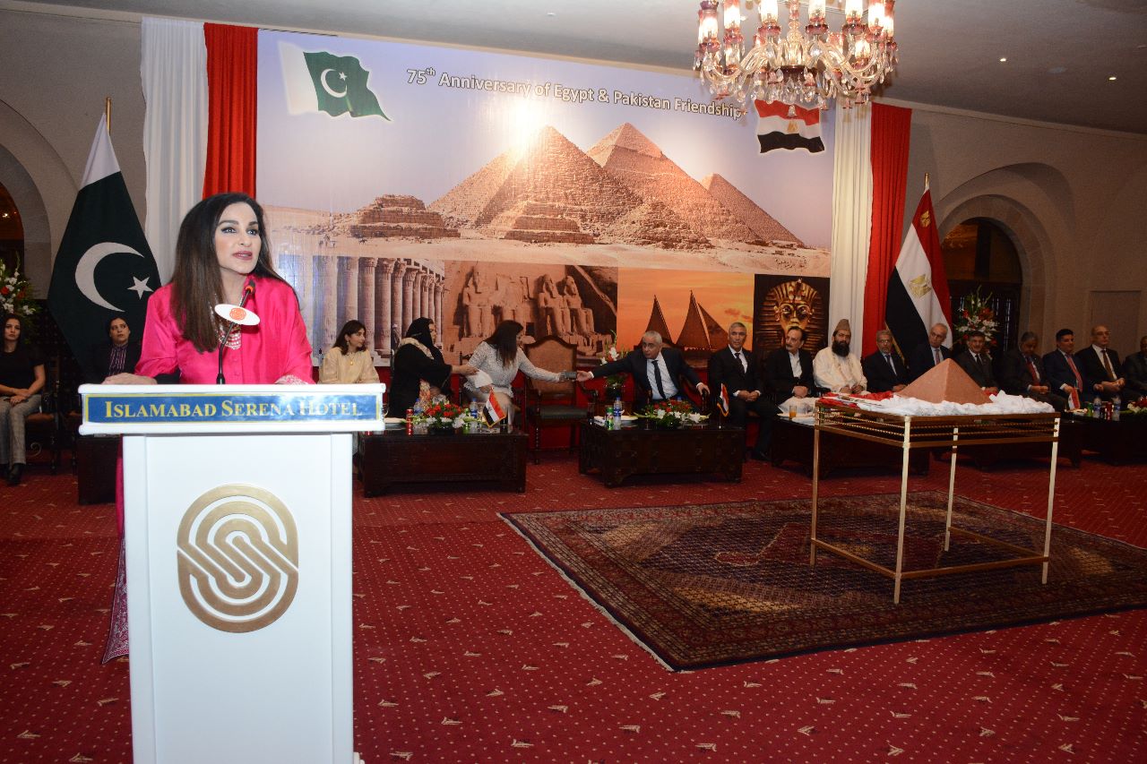 شيري رحمان وزيرة التغير المناخي الباكستانية والقيادية البارزة في حزب الشعب