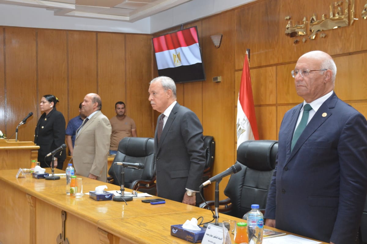 محافظ القليوبية والسفير هشام بدر ورئيس جامعة بنها