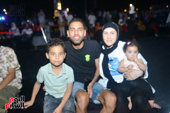 مؤمن سليمان وزوجته ضمن حضور حفل أحمد سعد