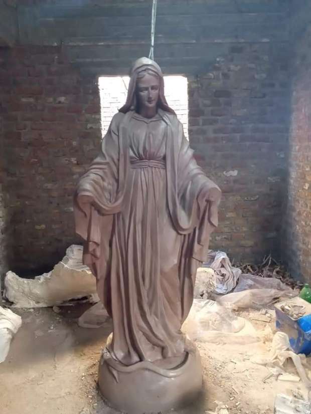 تمثال السيدة العذراء