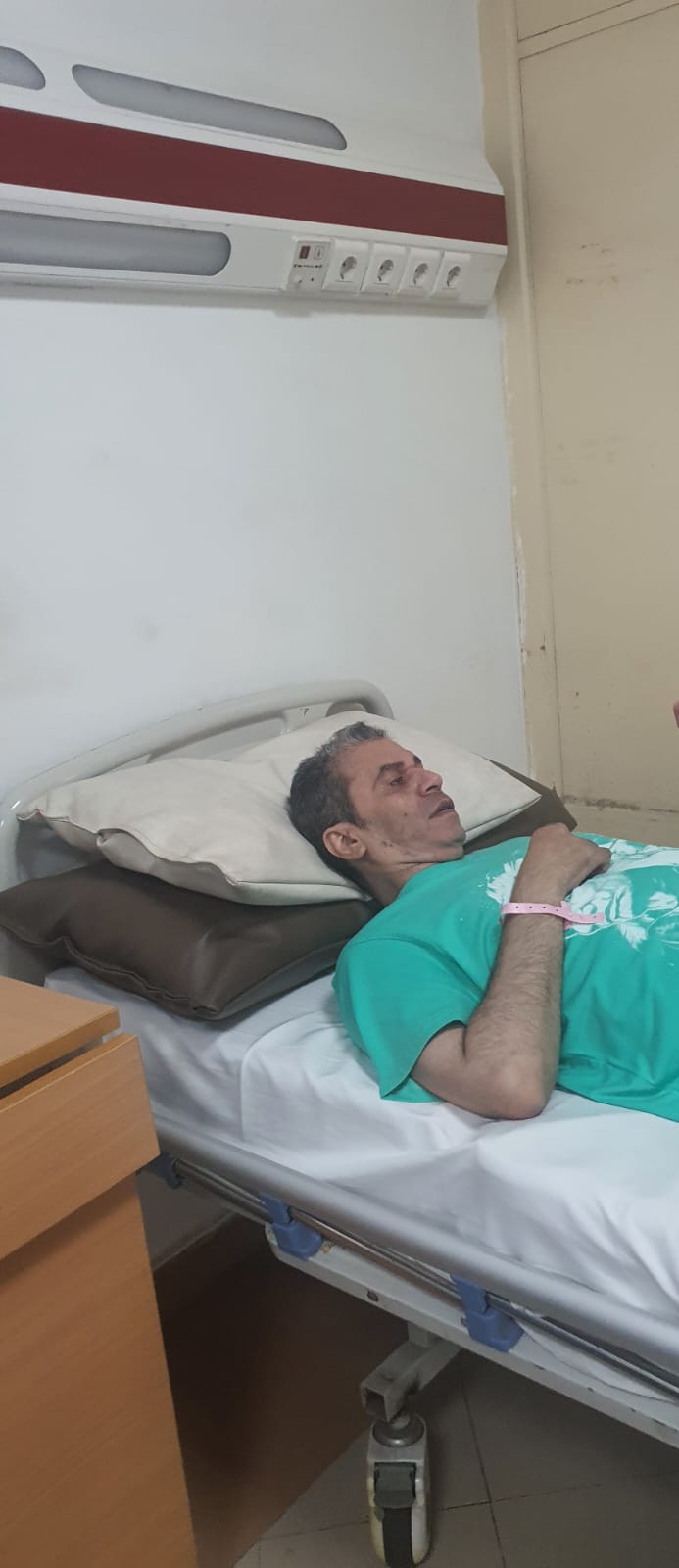 تدهور الحالة الصحية للفنان عمرو محمد على الشهير بشقشق ونقله للمستشفىصور (1)
