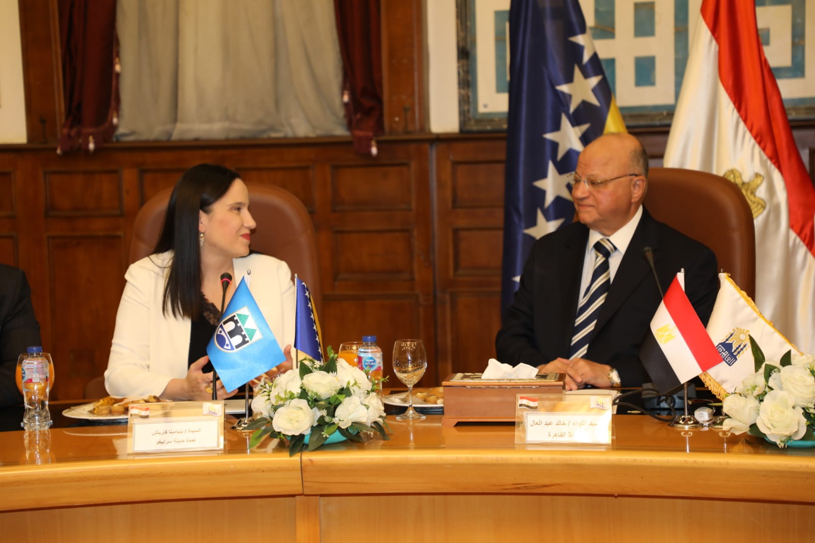 توقيع اتفاقية صداقة مع عاصمة البوسنة والهرسك (1)