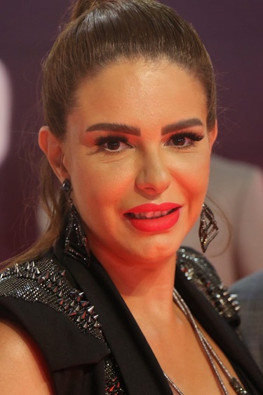 دينا عبدالعزيز