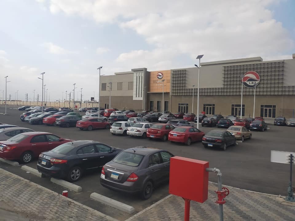 تجهيز محطات القطار الكهربائي الخفيف بأماكن انتظار السيارات (2)