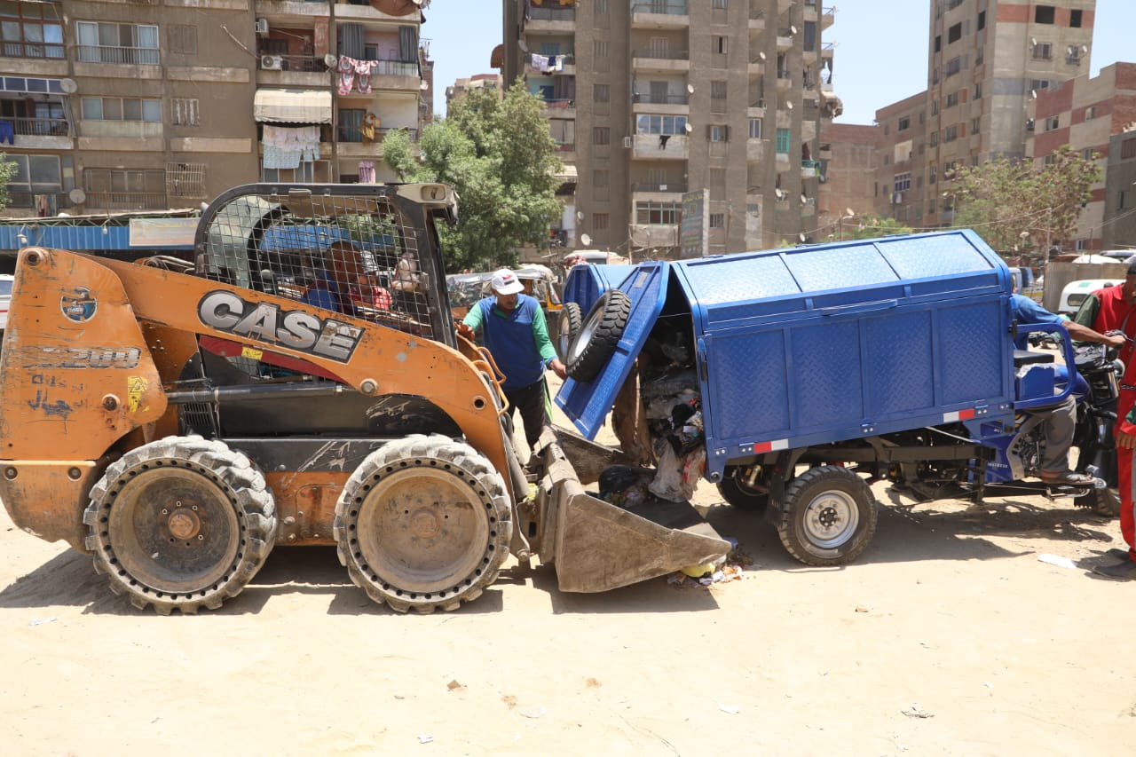 نظافة القاهرة ترفع المخلفات بمنطقة بير أم سلطان (6)