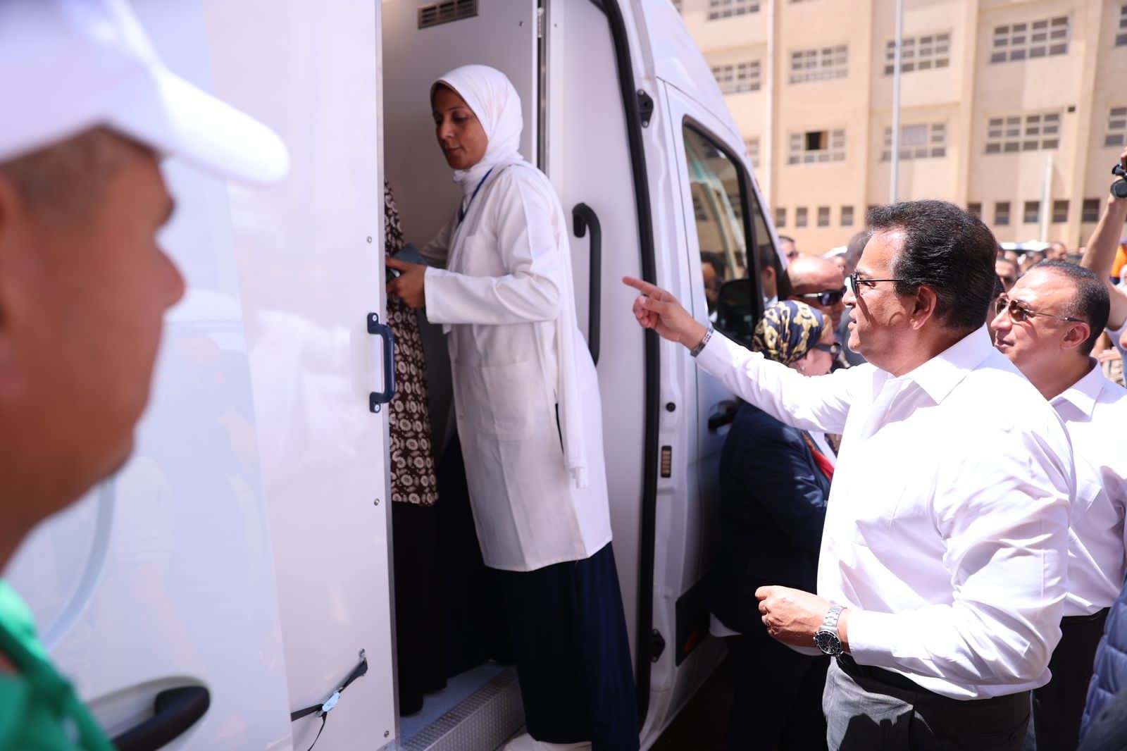 وزير الصحة يتفقد مقر حملة «100 يوم صحة» بمنطقة بشاير الخير (2)