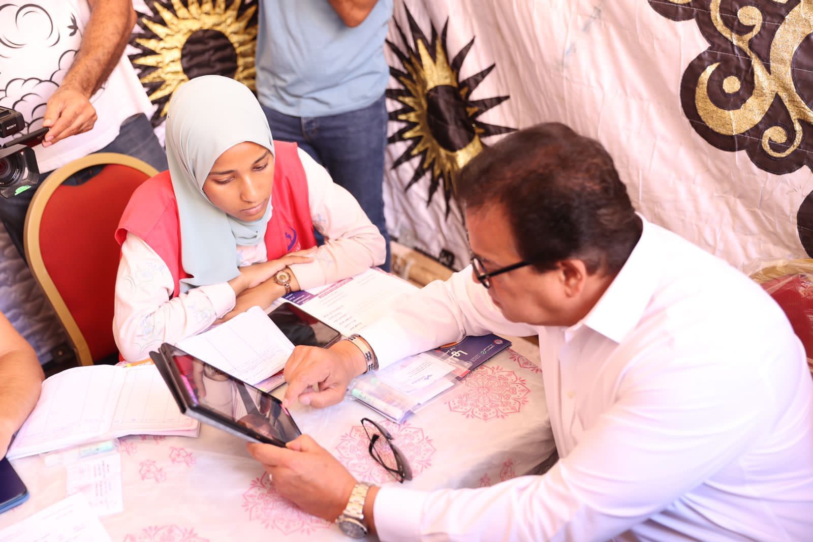 وزير الصحة يتفقد مقر حملة «100 يوم صحة» بمنطقة بشاير الخير (10)