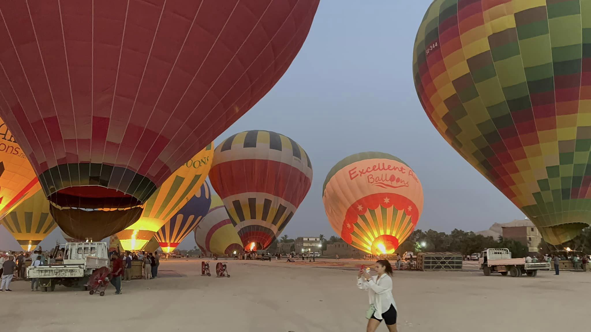 رحلات البالون جاهزة للتحليق من أرض المطار