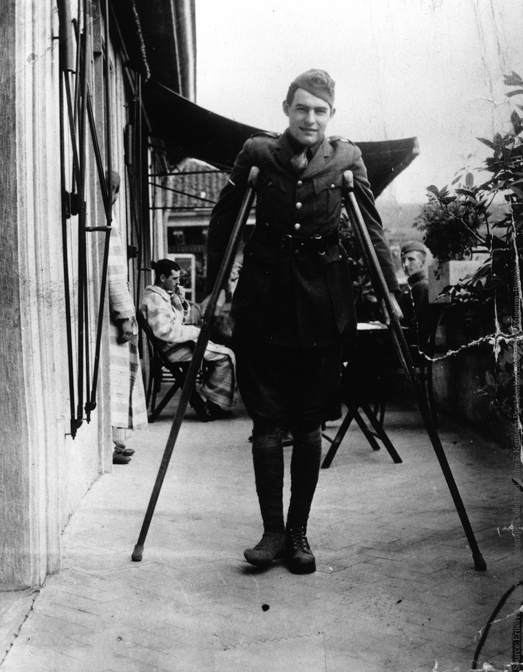 إرنست همنجواى بعد إصابته في الحرب العالمية الأولى