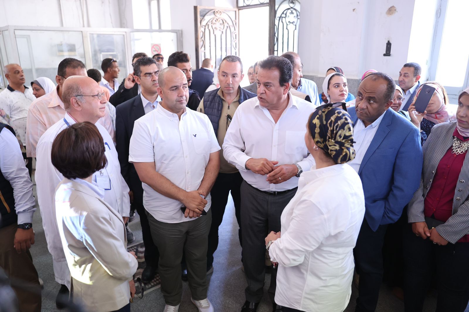 وزير الصحة خلال زيارته الميدانية لمحافظة الإسكندرية (6)