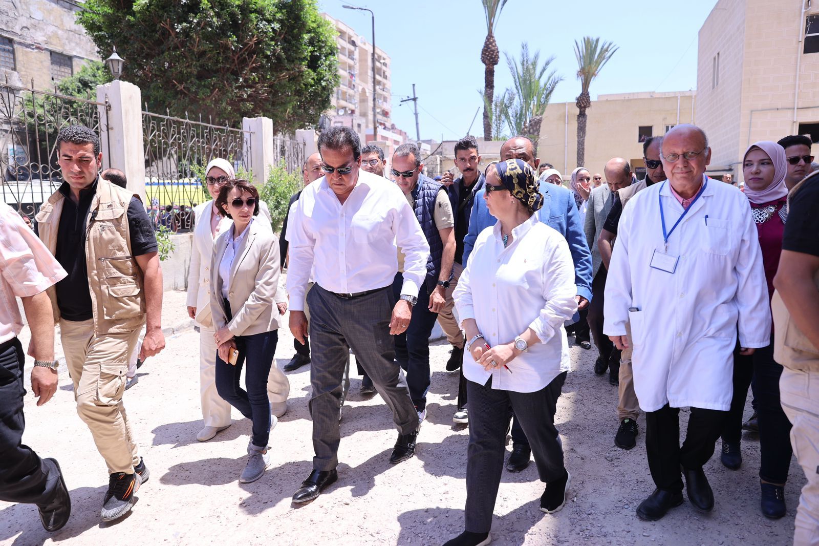 وزير الصحة خلال زيارته الميدانية لمحافظة الإسكندرية (8)