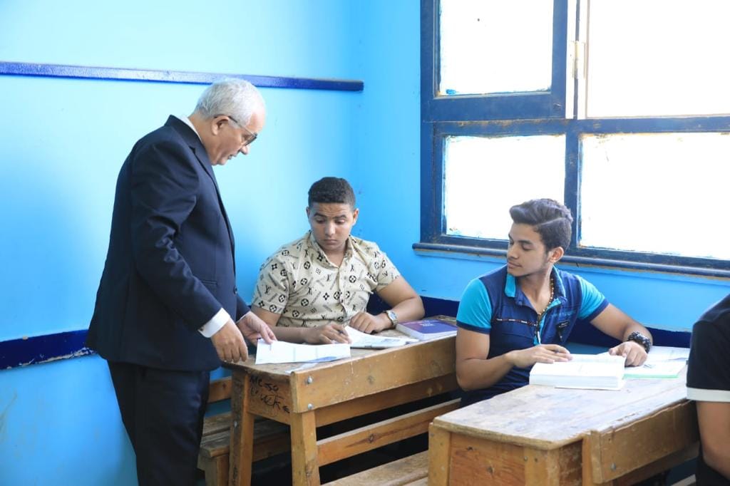 الوزير والمحافظ يتفقدون لجان الامتحانات بدار السلام (15)