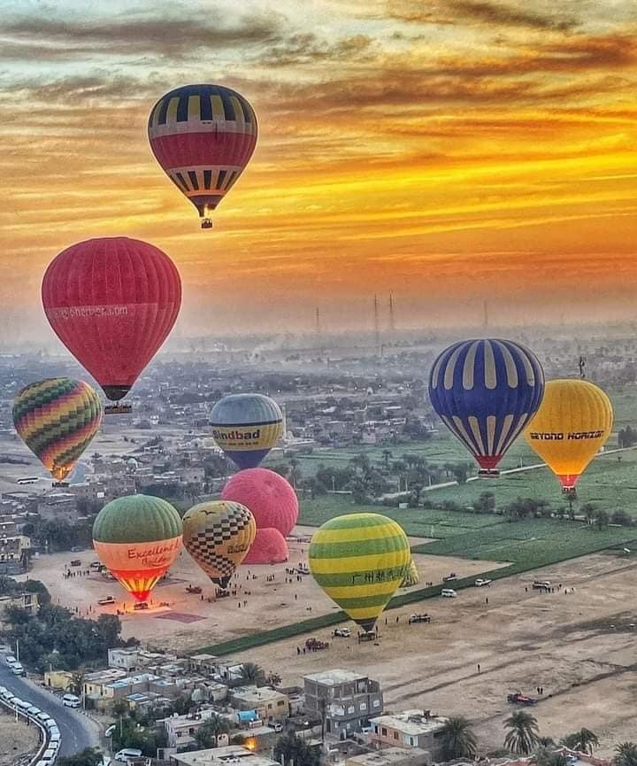 جانب من تحليق رحلات البالون غرب الأقصر