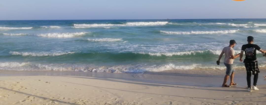 شاطئ الهانوفيل وتحذيرات من ارتفاع الامواج