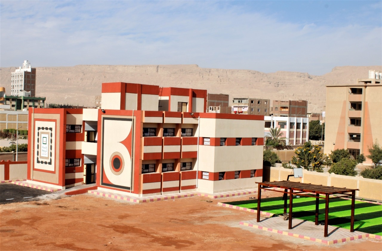 إنشاء 528 مدرسة جديدة بسوهاج (70)
