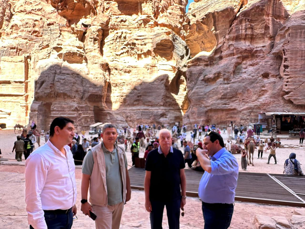 فوده يلتقي رئيس منطقة منطقة البتراء بالأردن  (5)