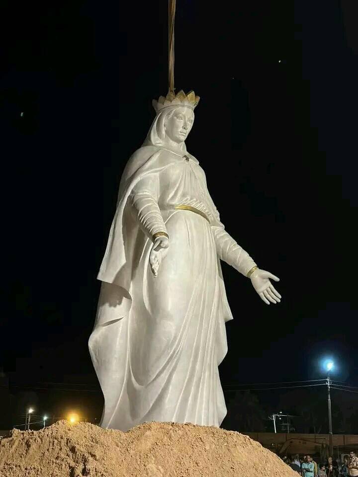 تمثال العذراء مريم