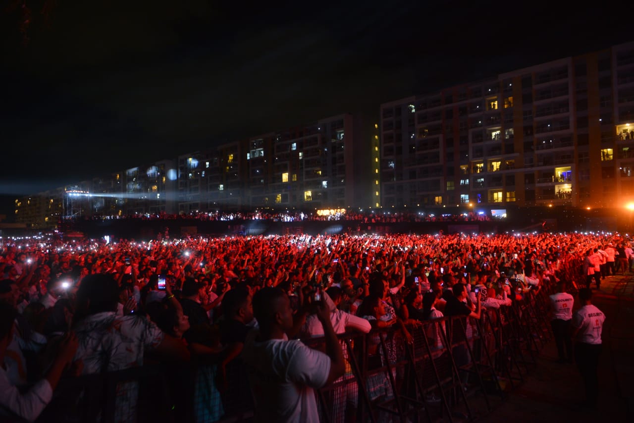 عمرو دياب يحيي حفل غنائي في الساحل الشمالي (3)