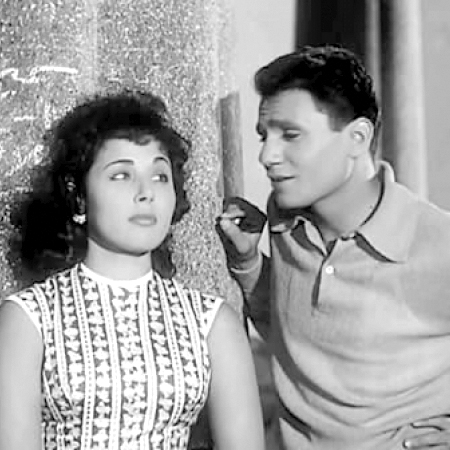 عظماء من زمن الحب والفن الجميل.. لبنى عبد العزيز عروس النيل.. هاميس السينما ورمز الحب الأول.. قدمت سمير صبرى وساعدت نادية لطفى فى أول الطريق.. وتركت الفن 30 عاما من أجل زوجها..