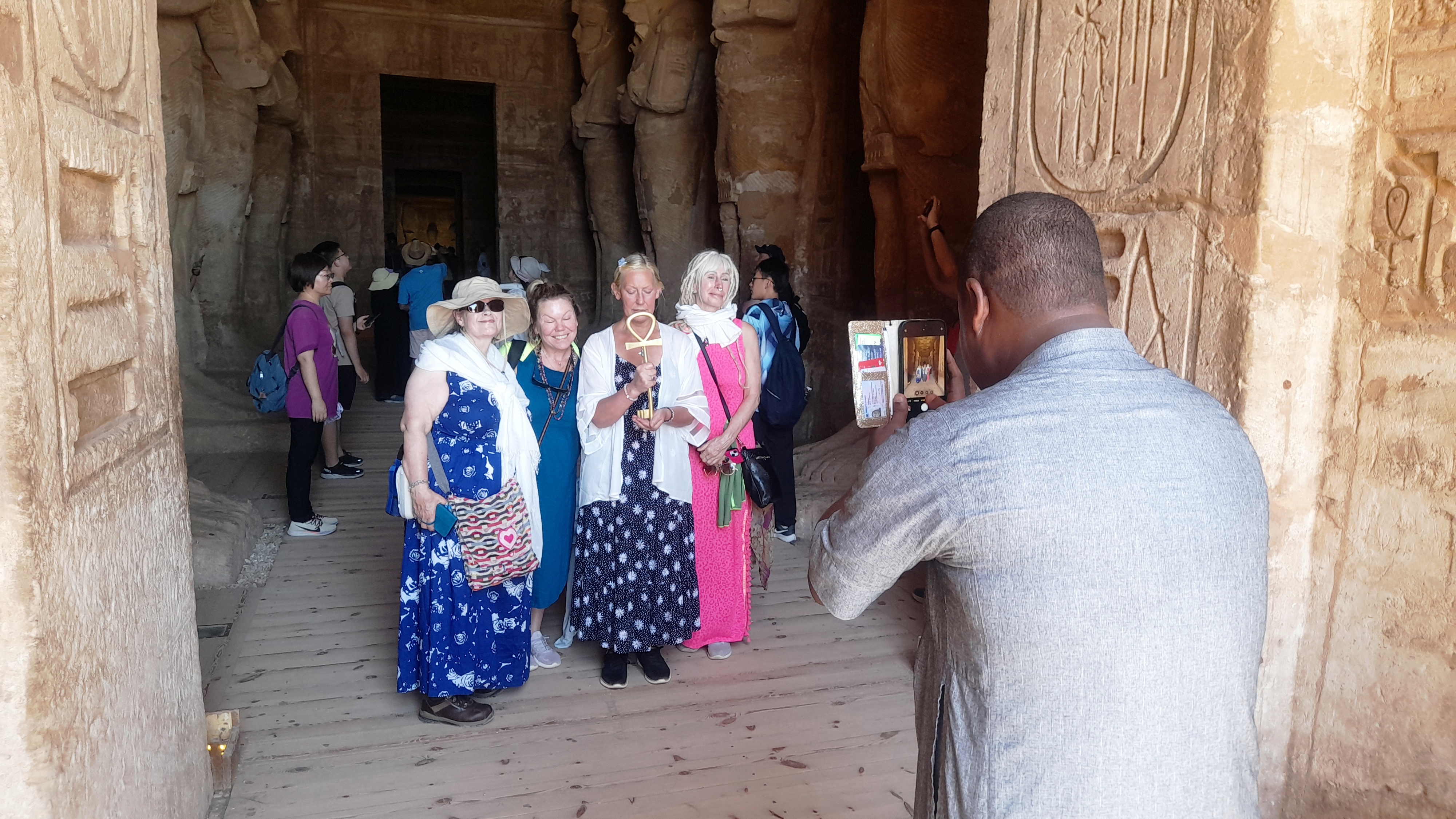 الحركة السياحية فى معبد أبوسمبل (8)