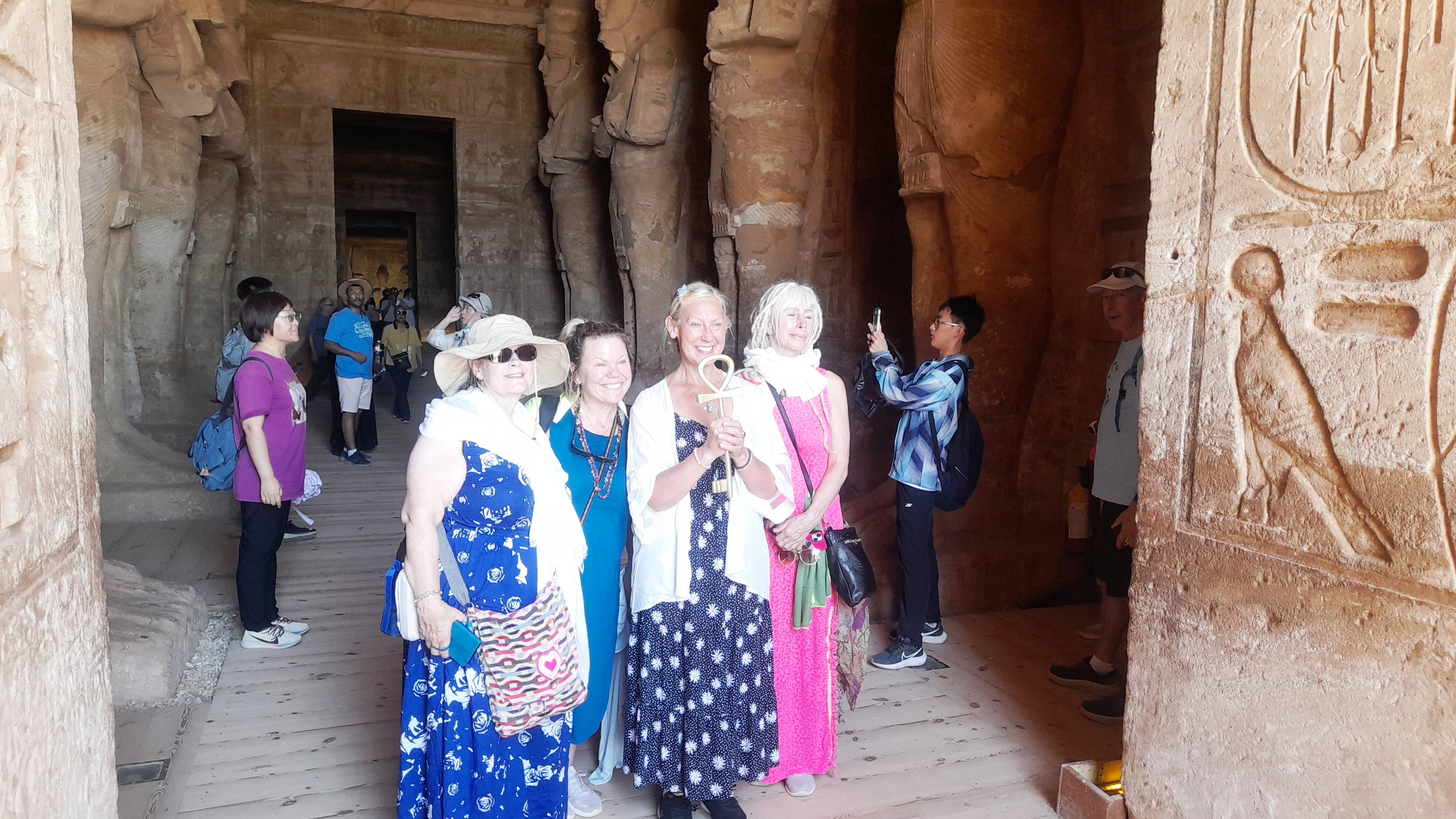 الحركة السياحية فى معبد أبوسمبل (9)