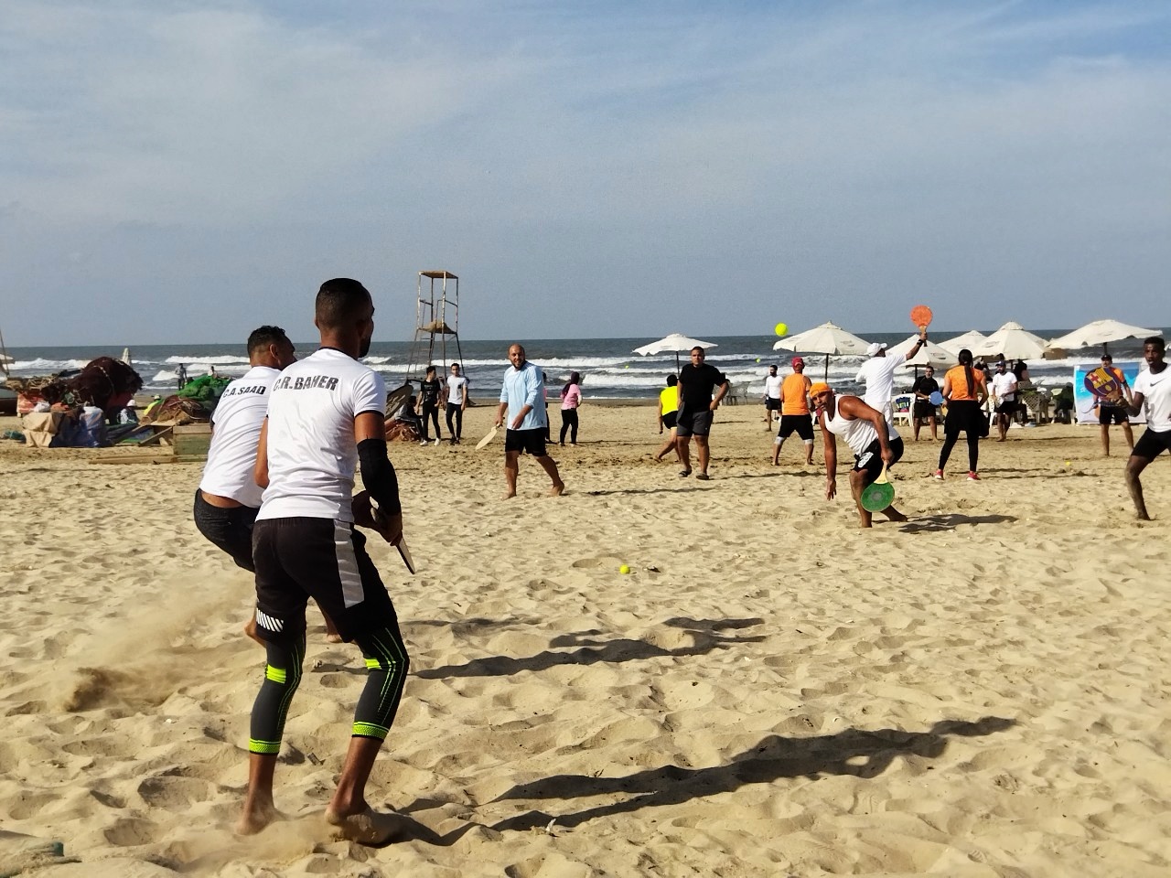 لاعبو الراكيت على شاطئ بورسعيد