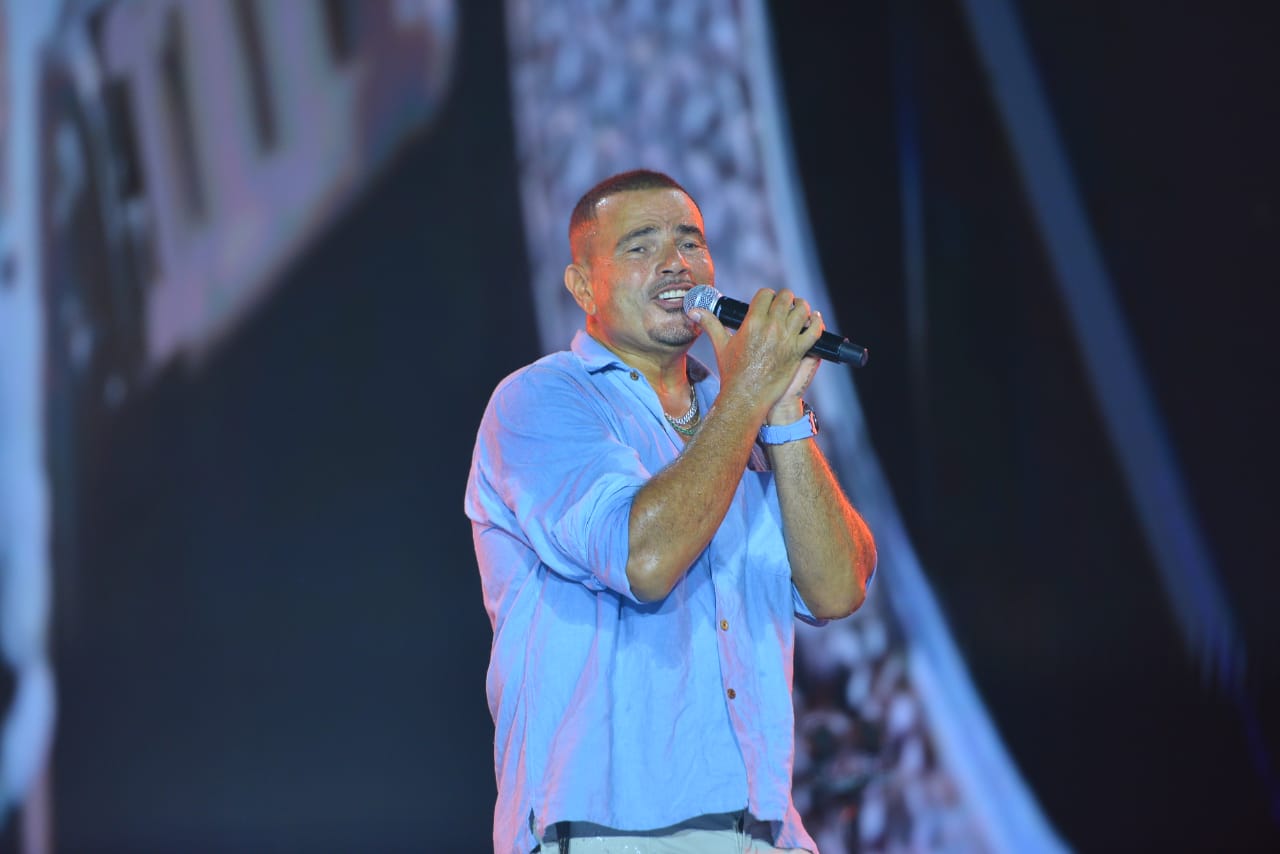 عمرو دياب يحيي حفل غنائي في الساحل الشمالي (5)