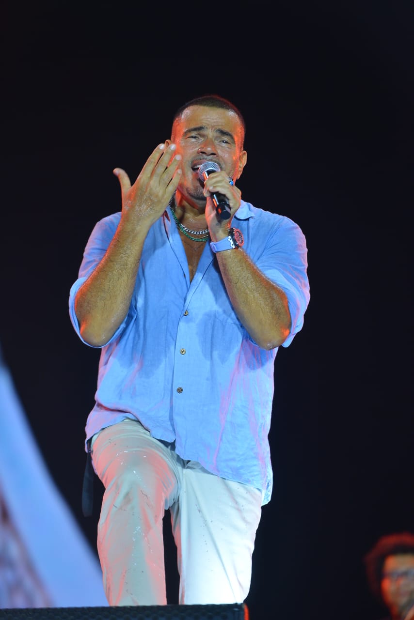 عمرو دياب يحيي حفل غنائي في الساحل الشمالي (10)
