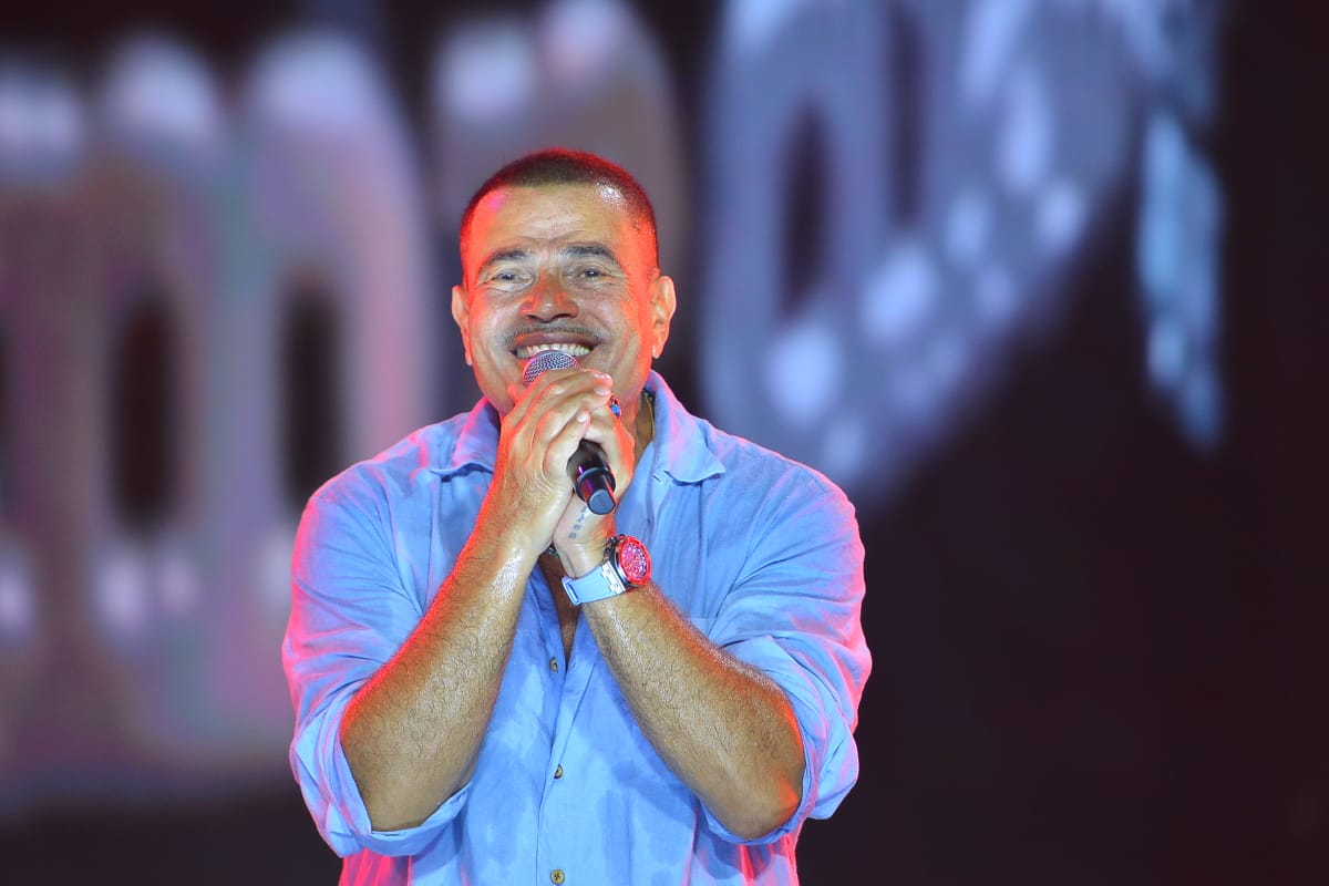 عمرو دياب يحيي حفل غنائي في الساحل الشمالي (1)